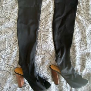 Peep toe/ high heels